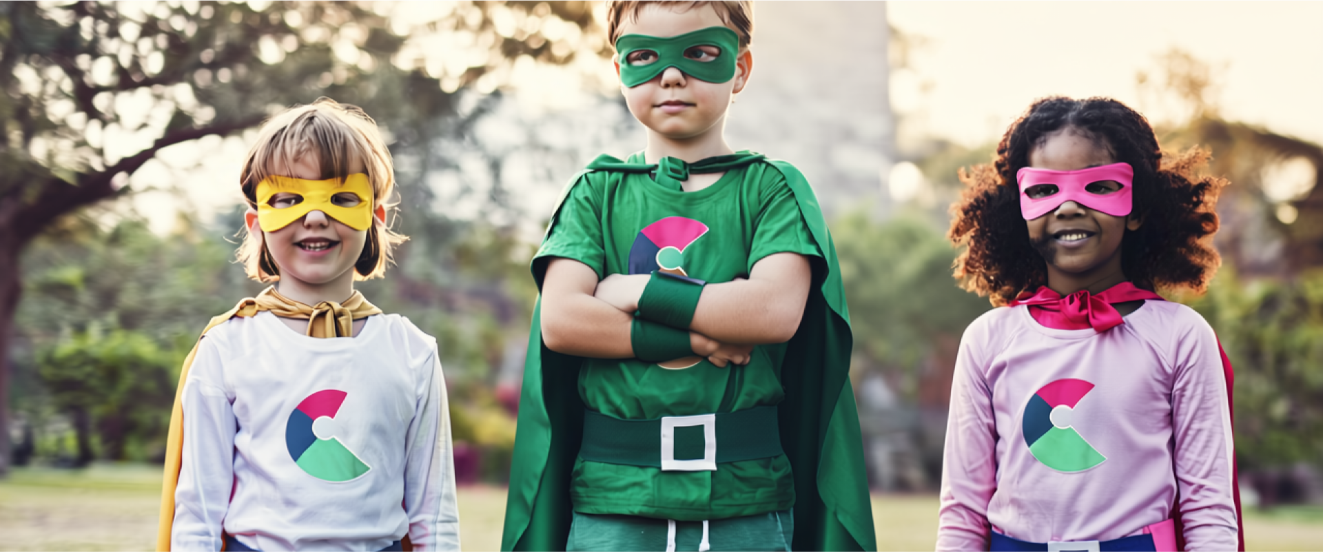 Kinder verkleidet als Helden mit Culah Logo auf den Shirts